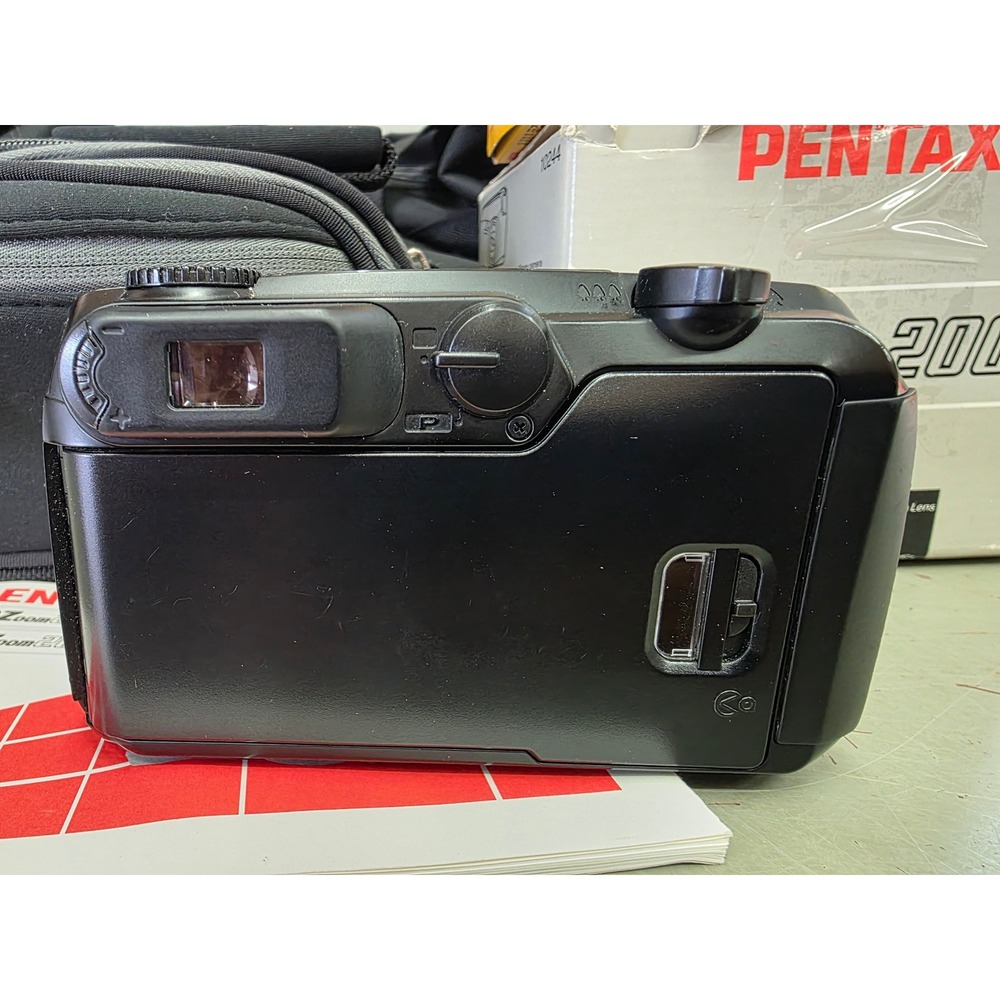 Pentax IQZoom 200 35mm Film Camera with Travel Case, Manual and Kodak Film - Picture 6 of 9